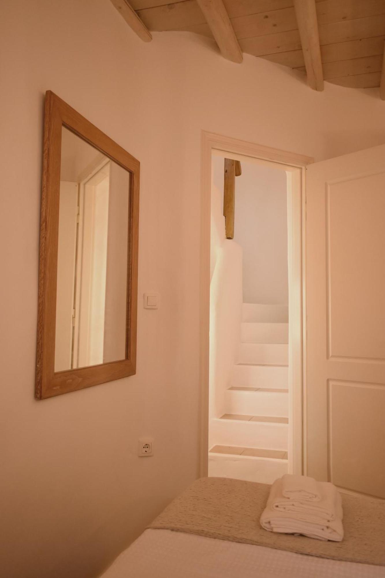 Nisos Home Stay Mykonos Town ภายนอก รูปภาพ